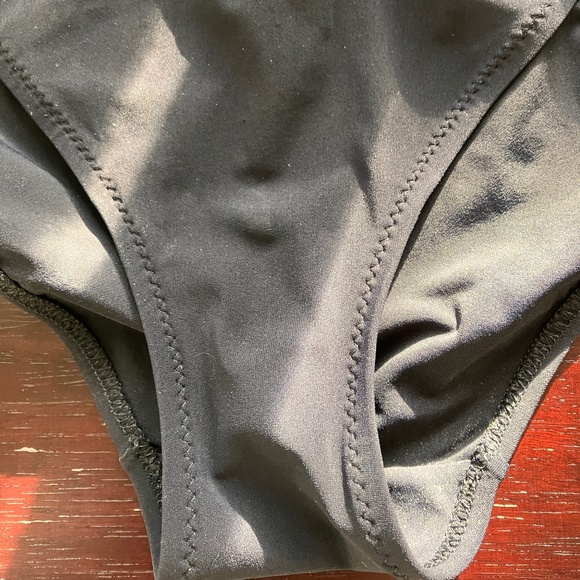 SHAN BLACK BIKINI SET WITH GROMMETS - Picture 12 of 16